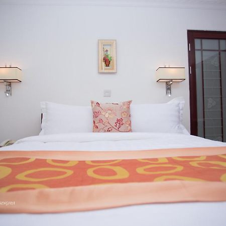 Regency Resort Singida Екстериор снимка