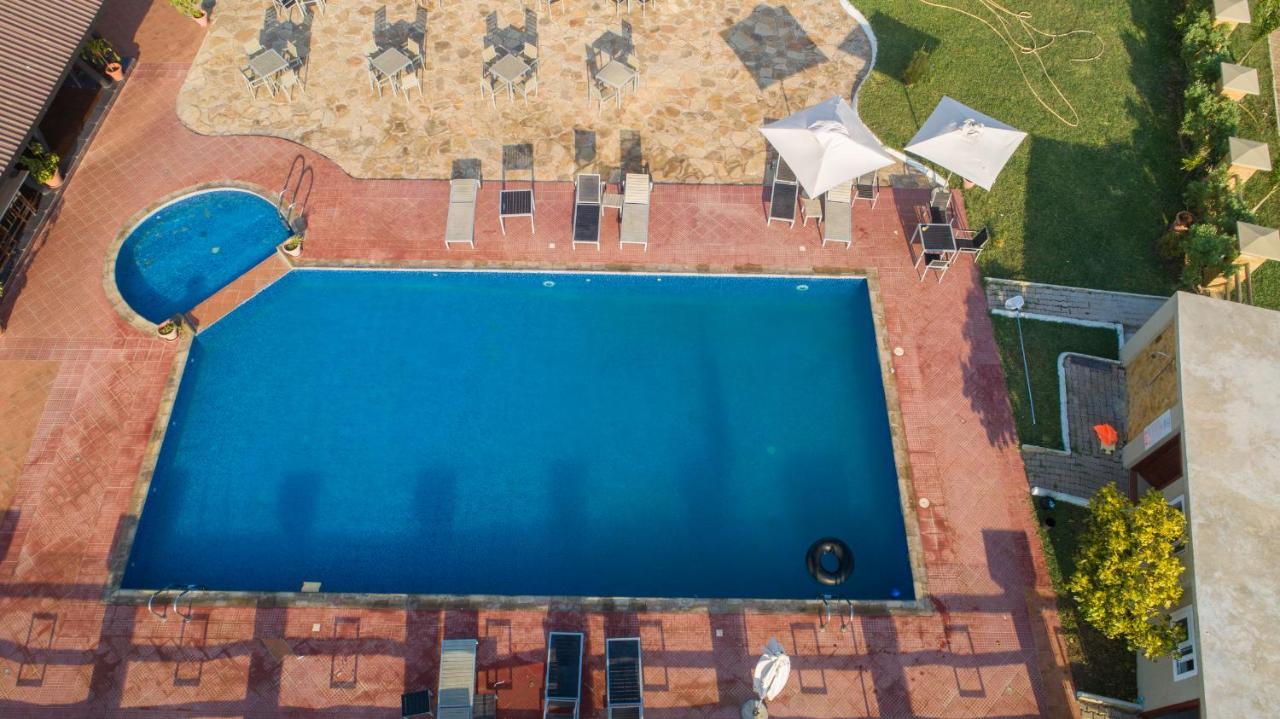 Regency Resort Singida Екстериор снимка