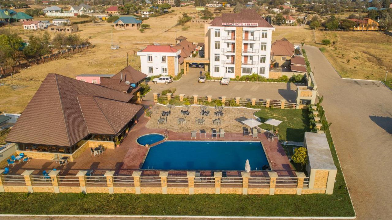 Regency Resort Singida Екстериор снимка