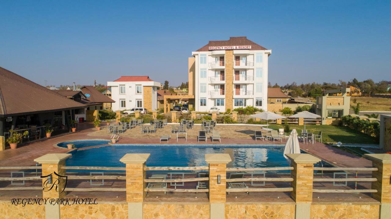 Regency Resort Singida Екстериор снимка