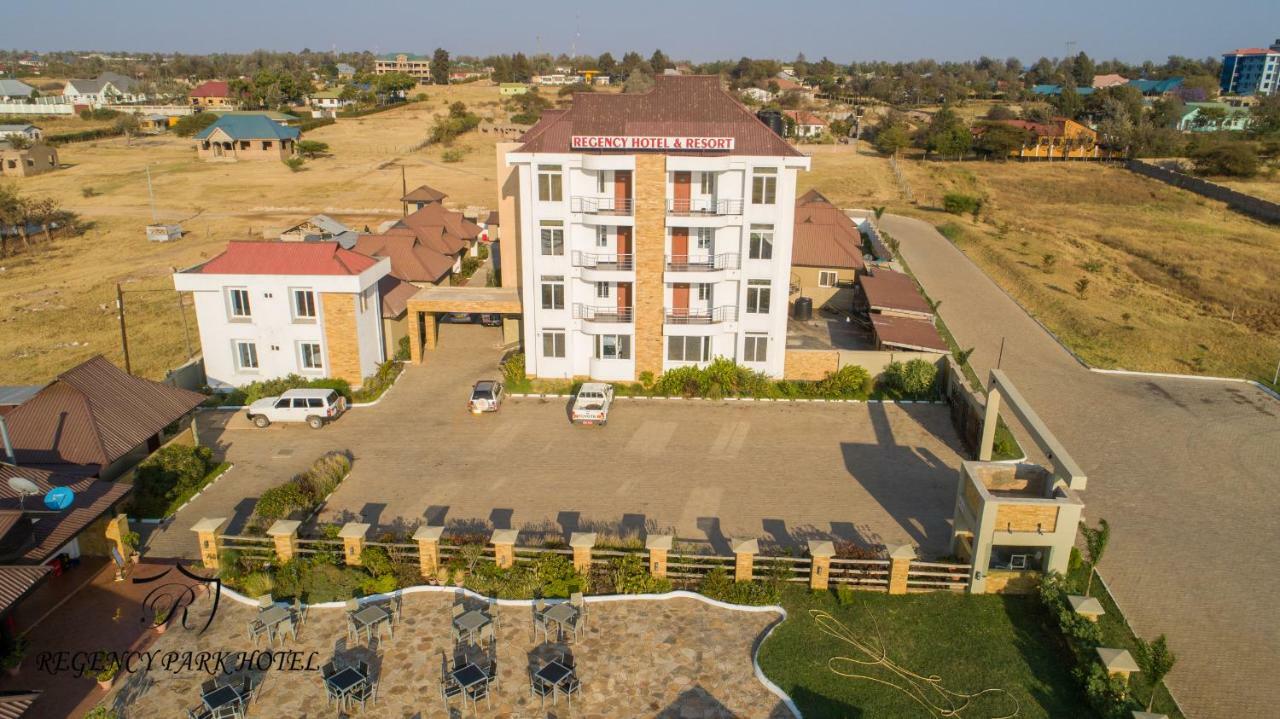 Regency Resort Singida Екстериор снимка